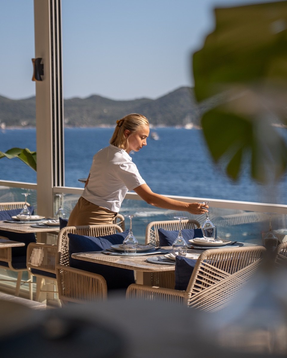 Hikaye Kaş — deniz manzaralı servis